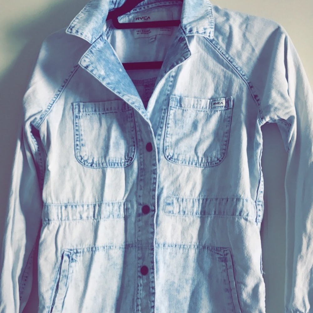 Light retro jean jacket